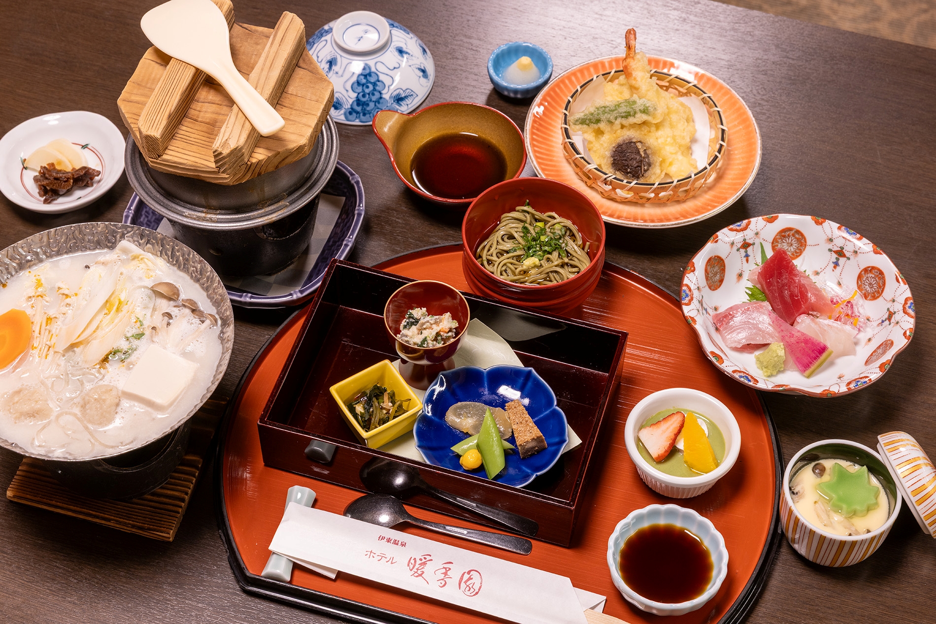 「ホテル暖香園」1泊2食付きペアご宿泊招待券 プラン検索