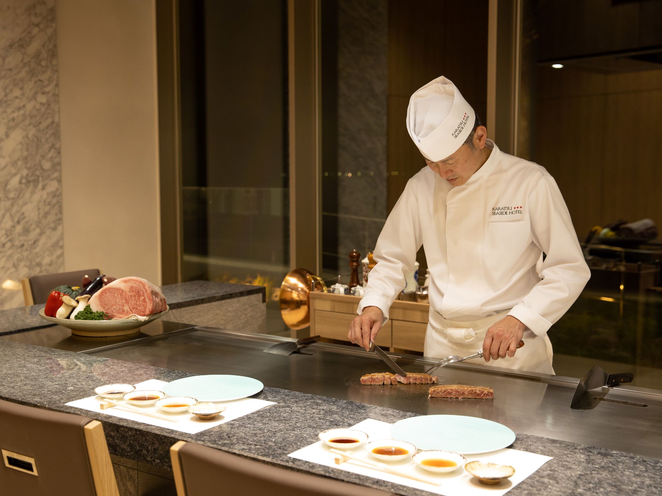 ＜東館泊８席限定２食付＞天然鮑と佐賀牛フィレを五感で味わう鉄板焼プレミアムディナー　朝食バイキング付